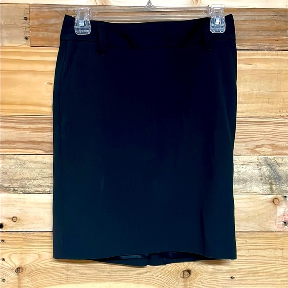 Banana Republic size 00 Petite Black Pin Stripe Fitted Pencil Skirt Knee-Length - Picture 1 of 11